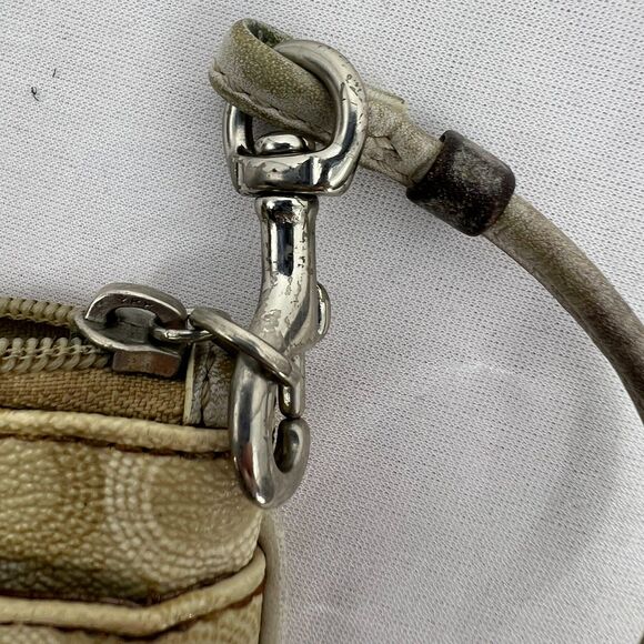 Coach signature leather Wristlet Very Used wallet cream logo - Picture 10 of 13